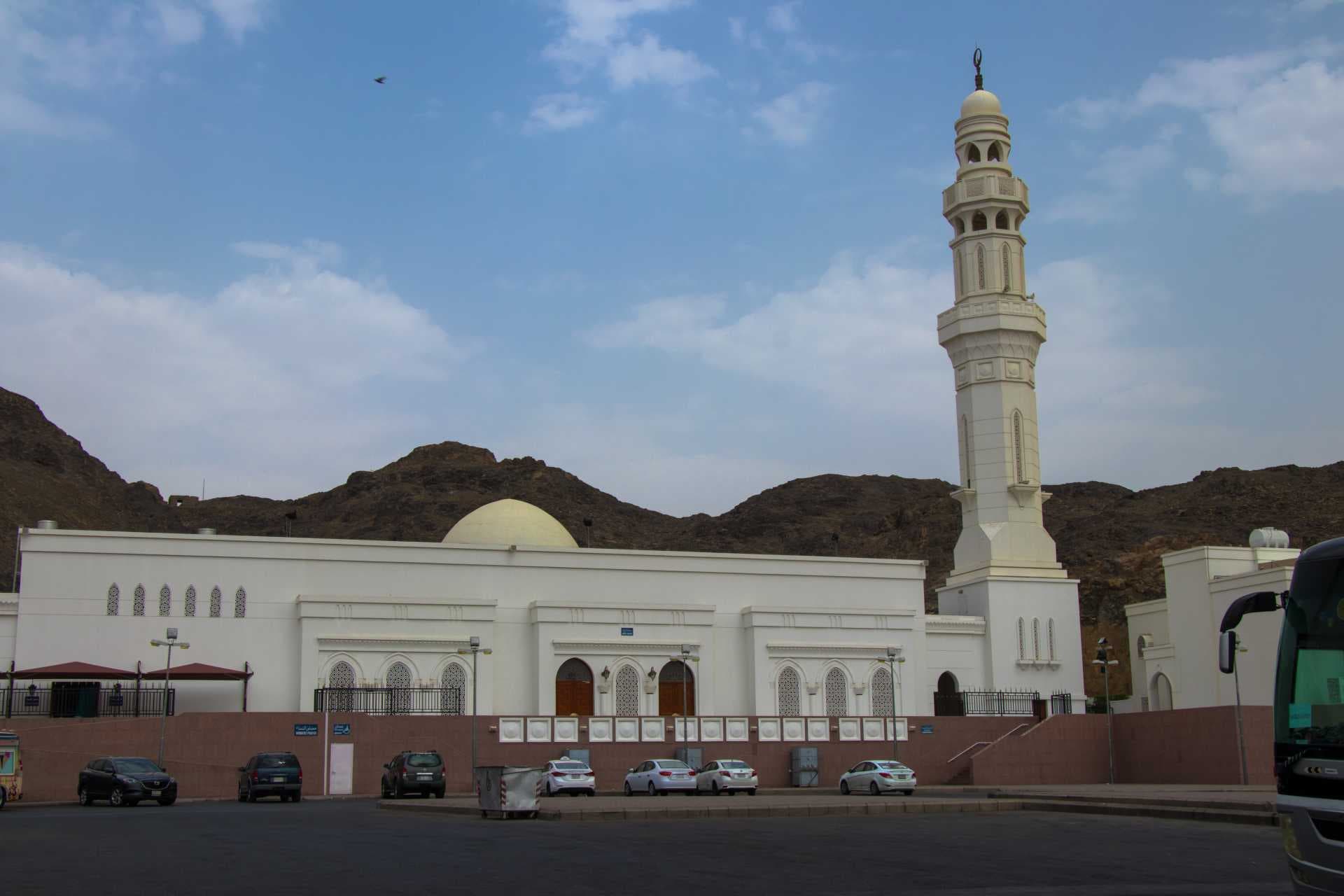 Saba Masajid (Khandaq)